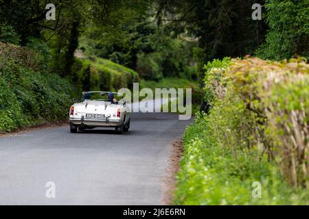 Varie marchee che partecipano alle classiche auto primaverili Rotary Club beneficenza 'Wye Run' attraverso il Galles e la Wye Valley. Foto Stock