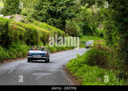 Auto classiche in primavera Wye Run attraverso il Galles e la Wye Valley. Foto Stock