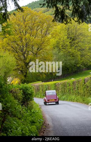 Auto classiche in primavera Wye Run attraverso il Galles e la Wye Valley. Foto Stock