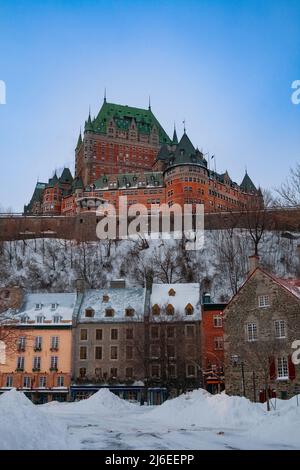 Fairmont Chateau Frontenac collina nel Quebec dal porto Foto Stock