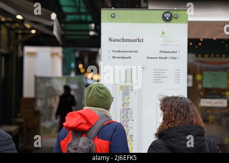 Der bekannte Naschmarkt a Vienna, Österreich, Europa - il famoso mercato verde Naschmarkt a Vienna, Austria, Europa Foto Stock