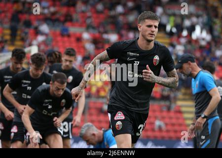 Fabio Maistro (Ascoli Calcio 1898) si scalda prima della partita durante il Campionato Italiano di calcio Cremona vs Ascoli Calcio, Italia, Aprile 30 2022 Foto Stock