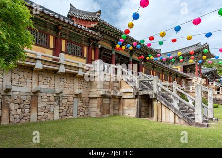 Il tempio buddista di Bulguksa a Gyeongju, Corea del Sud, patrimonio dell'umanità dell'UNESCO, il 28 aprile 2022 Foto Stock