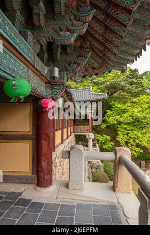 Il tempio buddista di Bulguksa a Gyeongju, Corea del Sud, patrimonio dell'umanità dell'UNESCO, il 28 aprile 2022 Foto Stock