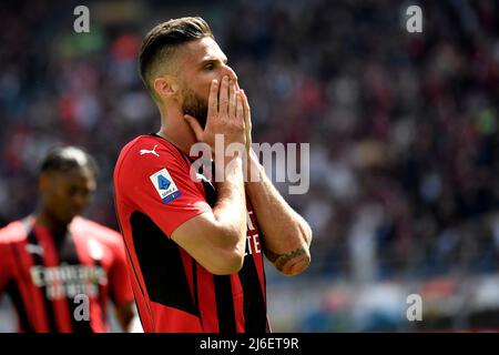 Milano, Italia. 01st maggio 2022. Olivier Giroud dell'AC Milan reagisce durante la Serie a 2021/2022 partite di calcio tra l'AC Milan e l'ACF Fiorentina allo stadio San Siro di Milano (Italia), maggio 1st 2022. Foto Andrea Staccioli/Insidefoto Credit: Ininsidefoto srl/Alamy Live News Foto Stock