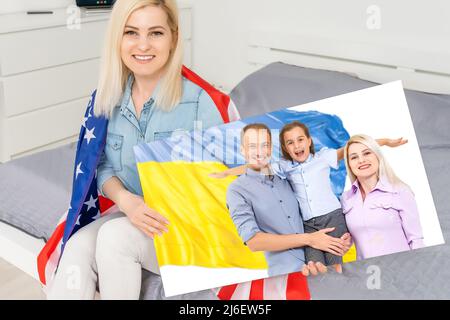 Foto tela persone con la bandiera di Ucraina Foto Stock