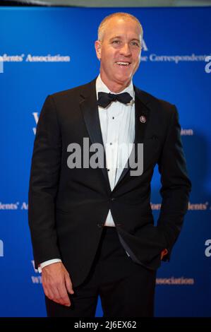 Il rappresentante degli Stati Uniti Sean Patrick Maloney (democratico di New York) arriva per la cena annuale 2022 della White House Corresponders Association al Washington Hilton Hotel sabato 30 aprile 2022. Questa è la prima volta dal 2019 che la WHCA ha tenuto la sua cena annuale a causa della pandemia COVID-19. Credito: Rod Lamkey / CNP /MediaPunch Foto Stock