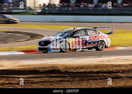 1st Maggio 2022: Wanneroo Raceway, Perth, Australia Occidentale; 2022 Bunnings Trade Perth Sufecars motoristica: Numero 97 Red Bull Ampol Racing auto guidata da Shane van Gisbergen durante la gara 12 alle Supercars di Perth Foto Stock