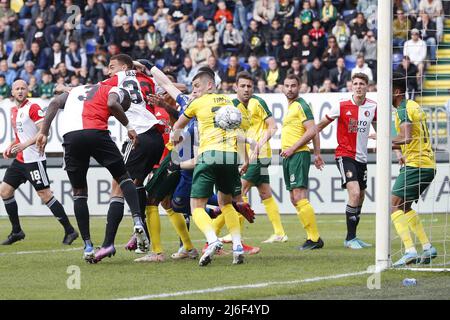 SITTARD - Lutsharel Geertruida di Feyenoord segna durante la partita olandese Eredivie tra Fortuna Sittard e Feyenoord allo stadio Fortuna Sittard il 1 maggio 2022 a Sittard, Paesi Bassi. ANP JEROEN PUTMANS Foto Stock