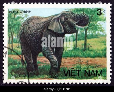 VIETNAM - CIRCA 1986: Un francobollo stampato in Vietnam mostra elefante asiatico, Elephas Maximus, circa 1986 Foto Stock