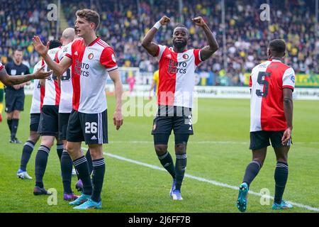 SITTARD, PAESI BASSI - MAGGIO 1: Lutsharel Geertruida di Feyenoord festeggia dopo aver segnato il suo secondo gol durante la partita olandese Eredivie tra Fortuna Sittard e Feyenoord allo Stadion Fortuna Sittard il 1 Maggio 2022 a Sittard, Paesi Bassi (Foto di Joris Verwijst/Orange Pictures) Foto Stock