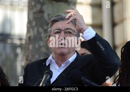 jean luc melenchon era atteso da diverse centinaia di persone per il suo discorso del 1st maggio presso la "Place de la république" di Parigi Foto Stock