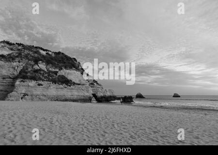 Formazioni rocciose-Praia dos Tres Castelos Beach e punto di osservazione. Portimao-Portogallo-242 Foto Stock