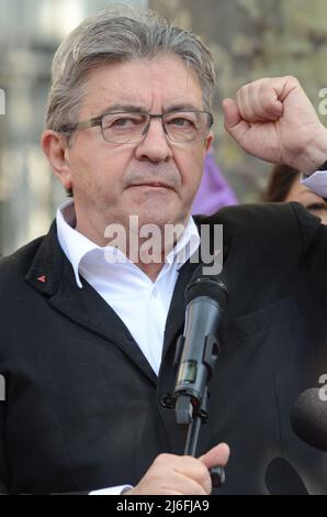 jean luc melenchon era atteso da diverse centinaia di persone per il suo discorso del 1st maggio presso la "Place de la république" di Parigi Foto Stock