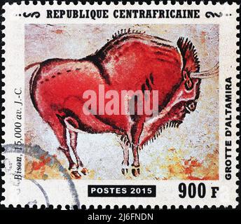 Bisonte da raffigurazioni preistoriche di Altamira su francobollo Foto Stock