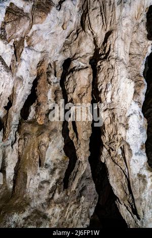 Vista presso la grotta stopica calcarea vicino Sirogojno sulla montagna Zlatibor in Serbia Foto Stock