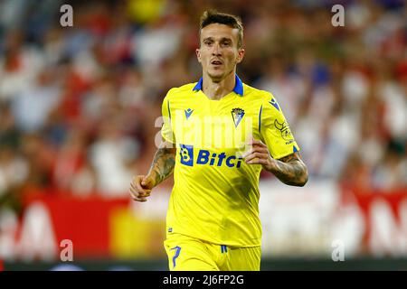 Salvi Sanchez di Cadice CF durante la partita la Liga tra Sevilla FC e Cadice CF disputata allo stadio Sanchez Pizjuan il 29 aprile 2022 a Siviglia, Spagna. (Foto di Antonio Pozo / PRESSINPHOTO) Foto Stock