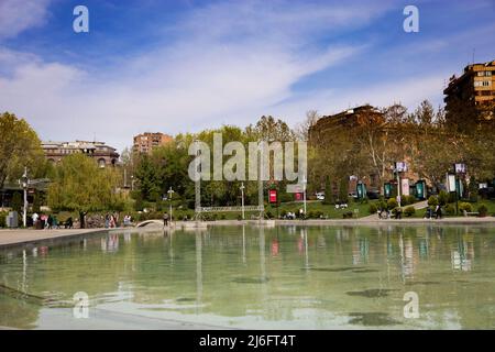 Lago di Swan nel centro di Yerevan Foto Stock