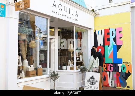 Il centro commerciale Duke's Lane, una destinazione unica di negozi indipendenti, boutique, 'pop up' e ristoranti, a Brighton, East Sussex, Regno Unito Foto Stock