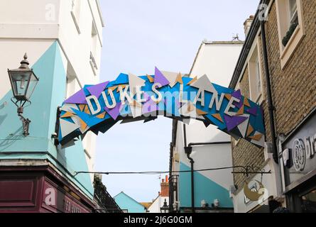 Il centro commerciale Duke's Lane, una destinazione unica di negozi indipendenti, boutique, 'pop up' e ristoranti, a Brighton, East Sussex, Regno Unito Foto Stock