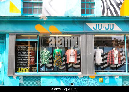 JU-Ju negozio di moda maschile e femminile a North Laine, un quartiere alla moda con un'atmosfera bohémien, a Brighton, East Sussex, Regno Unito Foto Stock