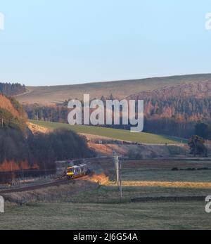 Scottrail classe 170 DMU treno 170408 passando la campagna aperta sulla ferrovia panoramica confini, vicino Heriot, Scozia Regno Unito Foto Stock