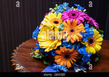 Ho fotografato un bouquet boutonnière usato dalla sposa e sposo in un ricevimento di nozze. Foto Stock