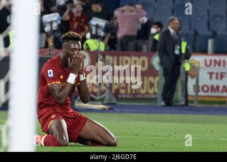 Roma, Italia. 1 maggio 2022. Tammy Abrahamo di AS Roma guarda durante la Serie Una partita tra Roma e Bologna allo Stadio Olimpico. Cosimo Martemucci / Alamy Live News Foto Stock