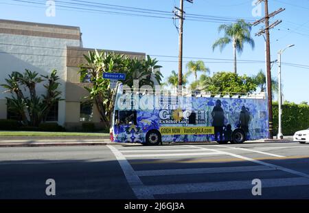 Los Angeles, California, USA 20th Aprile 2022 una visione generale dell'atmosfera di Van Gogh Exhibition Bus il 20 Aprile 2022 a Los Angeles, California, USA. Foto di Barry King/Alamy Stock Foto Foto Stock