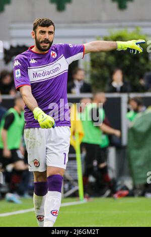 Milano, Italia. 01st maggio 2022. Pietro Terracciano durante la Serie Italiana Una partita di calcio tra AC Milan e AC Fiorentina allo Stadio Giuseppe Meazza a San Siro, Milano, Italia il 01,2022 maggio Credit: Live Media Publishing Group/Alamy Live News Foto Stock