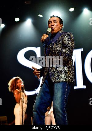 Indio, California, 1 maggio 2022 - Smokey Robinson sul palco allo Stagecoach Country Music Festival. Credit: Ken Howard/Alamy Live News Foto Stock