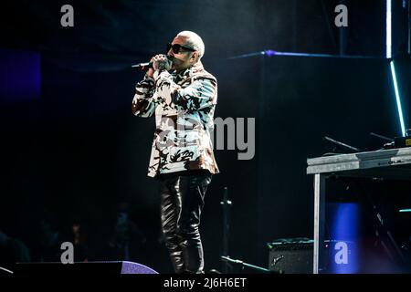 1 maggio 2022, Roma, Lazio, Italia: 1Â° Maggio 2022 Piazza San Giovanni a Roma. Rkomi.Maggio 1st in Piazza San Giovanni. Concerto maratona musicale. Roma. 1/5/2022 (Credit Image: © Daniela Franceschelli/Pacific Press via ZUMA Press Wire) Foto Stock