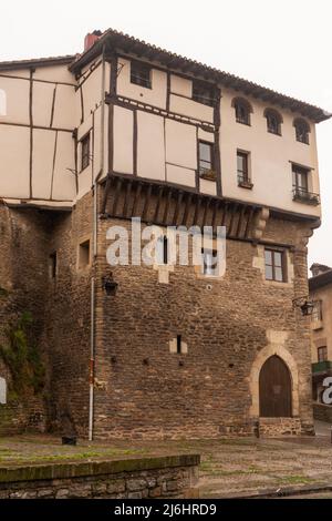 vecchia casa nella città di vitoria nel paese basco Foto Stock