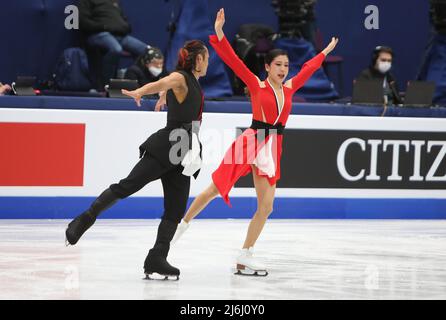 Kana MURAMOTO / Daisuke TAKAHASHI del Japon durante il campionato di skating di figure del mondo ISU 2022 il 25 marzo 2022 alla Arena del Sud de France a Montpellier, Francia - Foto Laurent Lairys / DPPI Foto Stock