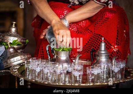 Tè alla menta a Marrakesh e in Marocco Foto Stock