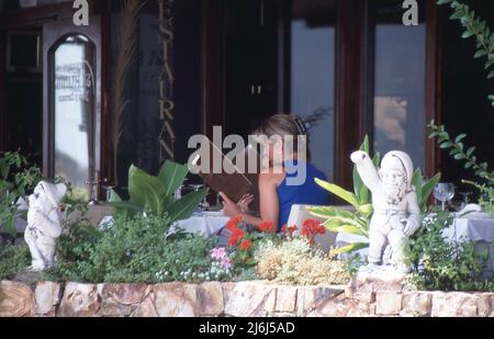 Mangiare fuori in spagna Raymond Boswell Foto Stock