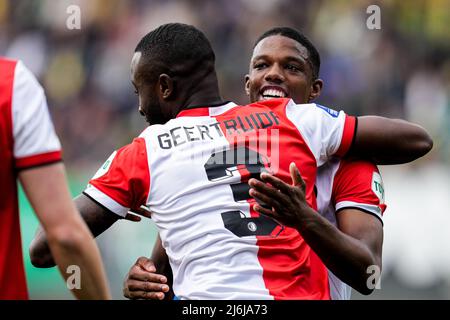 Sittard - Lutsharel Geertruida di Feyenoord durante la partita tra Fortuna Sittard e Feyenoord presso lo Stadion Fortuna Sittard il 1 maggio 2022 a Sittard, Paesi Bassi. (Da Box a Box Pictures/Yannick Verhoeven) Foto Stock