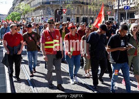 I manifestanti marciano per le strade durante la manifestazione. I manifestanti prendono parte alla Giornata annuale del lavoro di maggio, che segna la giornata internazionale del lavoratore. (Foto di Gerard Bottino / SOPA Images/Sipa USA) Foto Stock