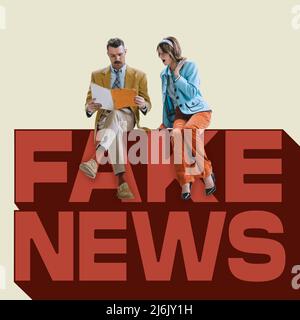 Collage d'arte contemporanea. Giovane uomo e donna che leggono notizie false sul giornale. Disinformazione e manipolazione Foto Stock