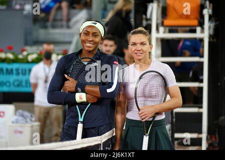 Madrid, Spagna. 02 maggio 2022. Tennis: Mutua Madrid torneo di tennis aperto - Madrid, individuale, Donne: Simona Halep (Romania) V Coco Gauff (Stati Uniti). Credit: EnriquePSans/Alamy Live News Foto Stock