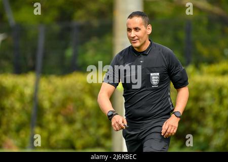 Swansea, Galles. 30 aprile 2022. Match Recheree ha detto Ouchene durante la partita Professional Development League tra Swansea City Under 18 e Watford Under 18 alla Swansea City Academy di Swansea, Galles, Regno Unito il 30 aprile 2022. Credit: Duncan Thomas/Majestic Media. Foto Stock