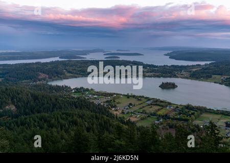 Il Monte Erie è il picco più alto della regione di Anacortes nello stato di Washington Foto Stock