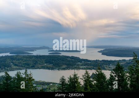 Il Monte Erie è il picco più alto della regione di Anacortes nello stato di Washington Foto Stock