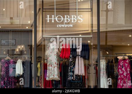 Londra, Aprile 2022: Hobbs negozio esterno su Regent Street, un rivenditore britannico di abbigliamento e accessori da donna Foto Stock