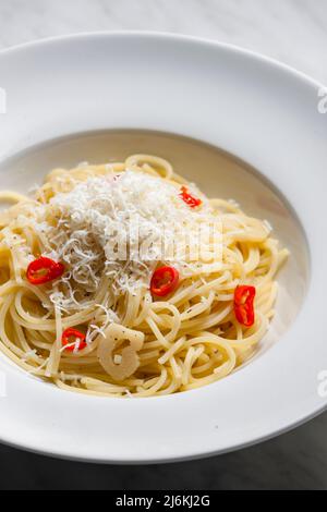 vita morta di spaghetti aglio e olio Foto Stock