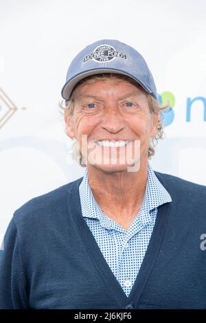 Oluca Lake, California, USA, 02/05/2022, Toluca Lake, USA. 02nd maggio 2022. Nigel Lythgoe partecipa alla Fondazione George Lopez 15th Torneo annuale di Golf celebrità al Lakeside Country Club, Lago di Toluca, CA il 2 maggio 2022 credito: Eugene Powers/Alamy Live News Foto Stock