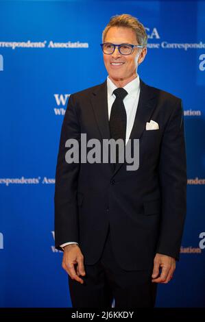 30 aprile 2022, Washington, Distretto di Columbia, USA: Tim Daly arriva per la cena annuale 2022 della White House Correspondent Association al Washington Hilton Hotel sabato 30 aprile 2022. Questa è la prima volta dal 2019 che la WHCA ha tenuto la sua cena annuale a causa della pandemia COVID-19 (Credit Image: © Rod Lamkey/CNP via ZUMA Press Wire) Foto Stock