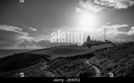 Spettacolare immagine monocromatica del faro di Lizard, Cornovaglia, Inghilterra Foto Stock