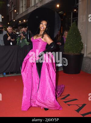 New York City, USA. 02nd maggio 2022. New York City, USA. 02nd maggio 2022. SZA lascia il Mark Hotel per il MET Gala il 02 maggio 2022 a New York, California. © Tammie Arroyo/AFF-USA.com Credit: AFF/Alamy Live News Foto Stock