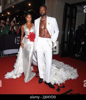 New York City, USA. 02nd maggio 2022. New York City, USA. 02nd maggio 2022. Gabrielle Union e Dwyane Wade lasciano il Mark Hotel per il MET Gala il 02 maggio 2022 a New York, California. © Tammie Arroyo/AFF-USA.com Credit: AFF/Alamy Live News Foto Stock